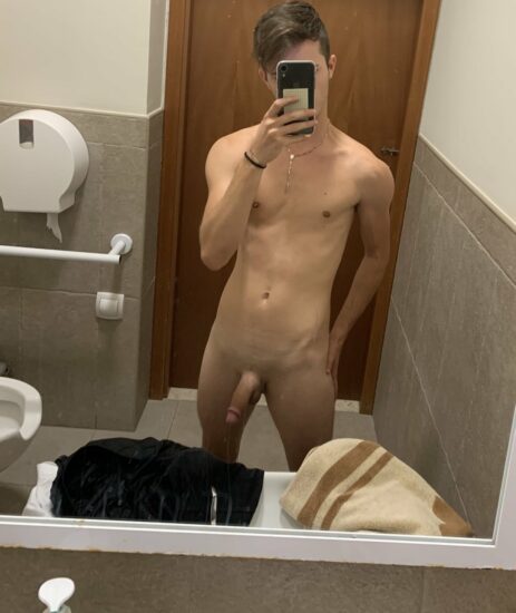 Nude twink